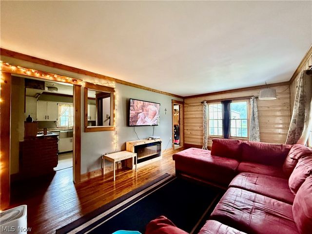 448 Hiwood Avenue, Munroe Falls, OH 44262
