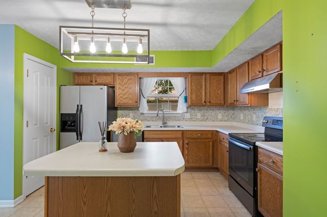 1504 Carrick Dr, Murfreesboro, TN 37128