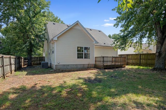1504 Carrick Dr, Murfreesboro, TN 37128