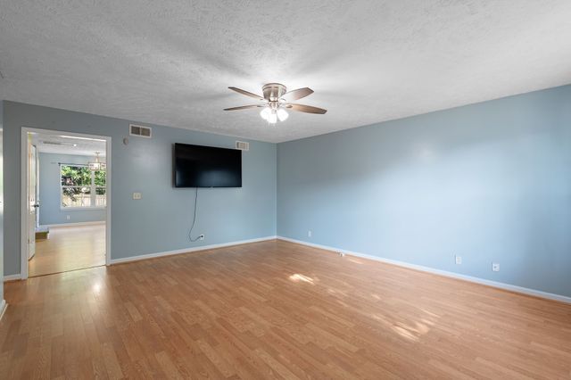 1504 Carrick Dr, Murfreesboro, TN 37128