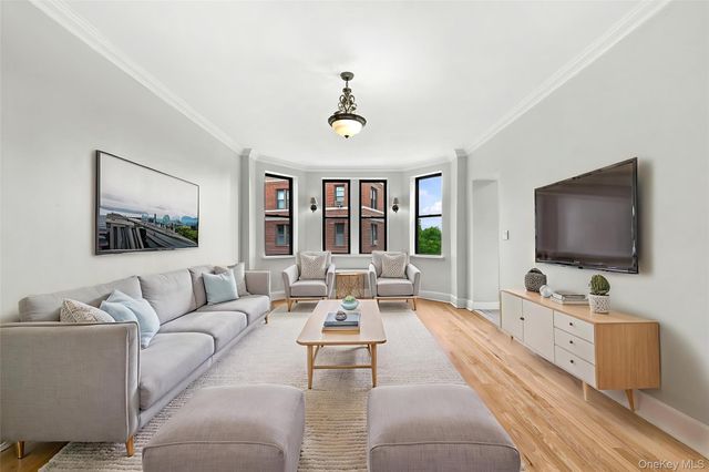 11 Alden Road 5L, Larchmont, NY 10538