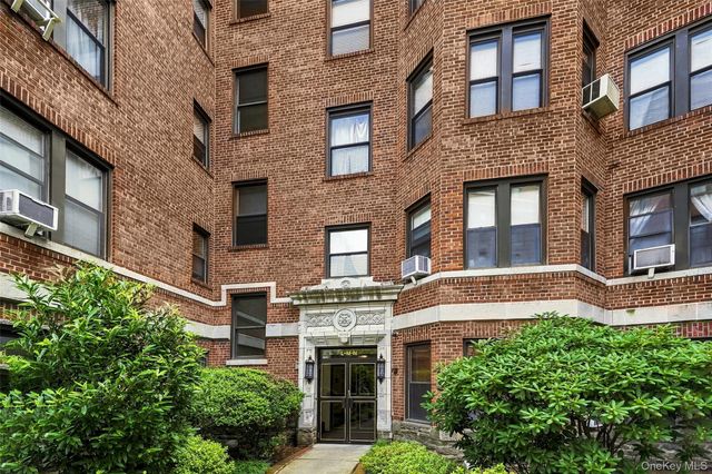 11 Alden Road 5L, Larchmont, NY 10538