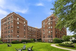 11 Alden Road 5L, Larchmont, NY 10538