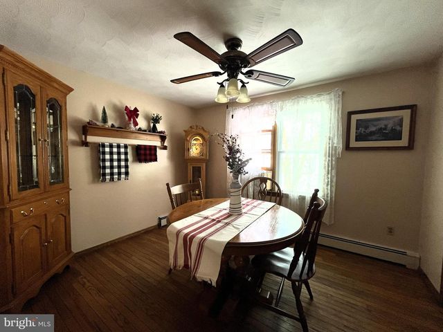 2 E NEW MARKET ST, Freeburg, PA 17827