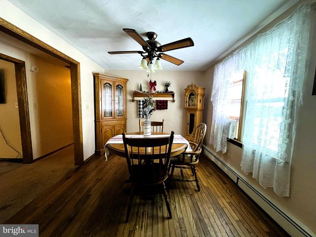 2 E NEW MARKET ST, Freeburg, PA 17827