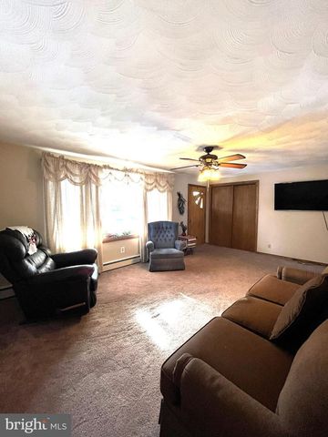 2 E NEW MARKET ST, Freeburg, PA 17827