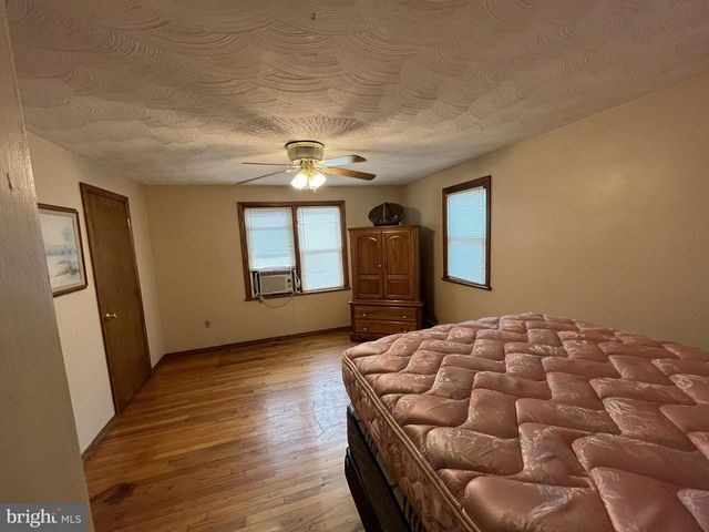 2 E NEW MARKET ST, Freeburg, PA 17827