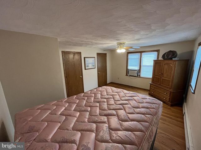 2 E NEW MARKET ST, Freeburg, PA 17827