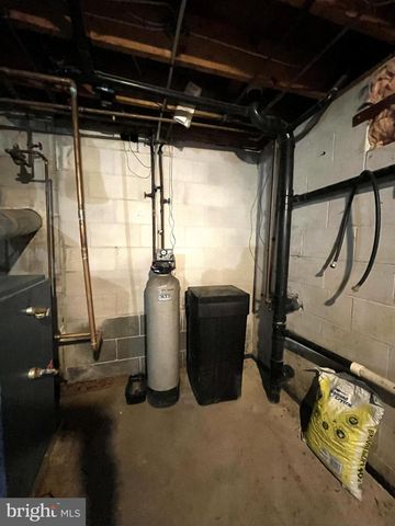 2 E NEW MARKET ST, Freeburg, PA 17827