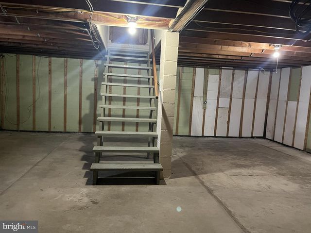 2 E NEW MARKET ST, Freeburg, PA 17827