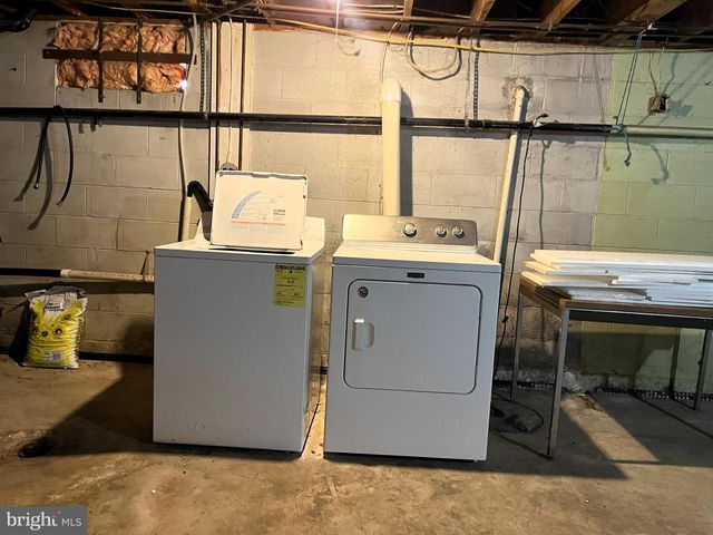 2 E NEW MARKET ST, Freeburg, PA 17827