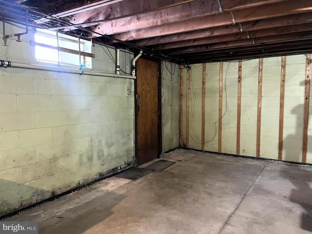 2 E NEW MARKET ST, Freeburg, PA 17827