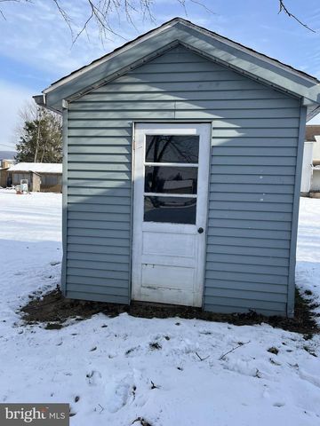 2 E NEW MARKET ST, Freeburg, PA 17827