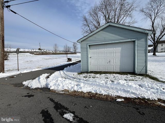 2 E NEW MARKET ST, Freeburg, PA 17827