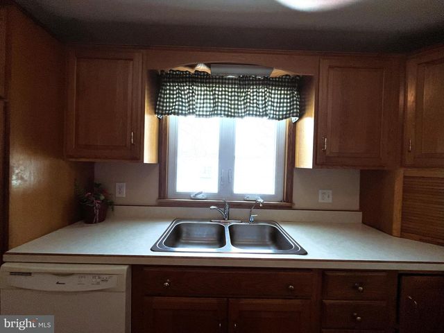 2 E NEW MARKET ST, Freeburg, PA 17827