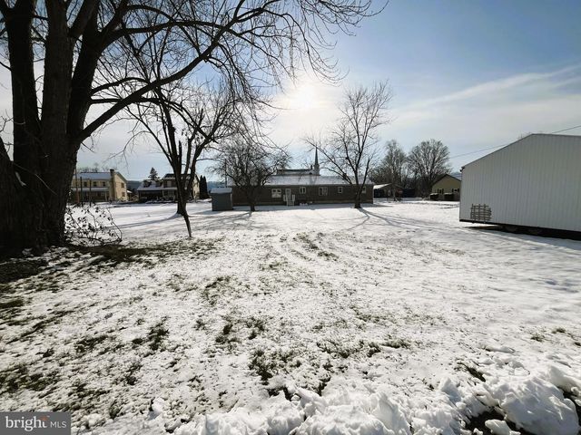 2 E NEW MARKET ST, Freeburg, PA 17827