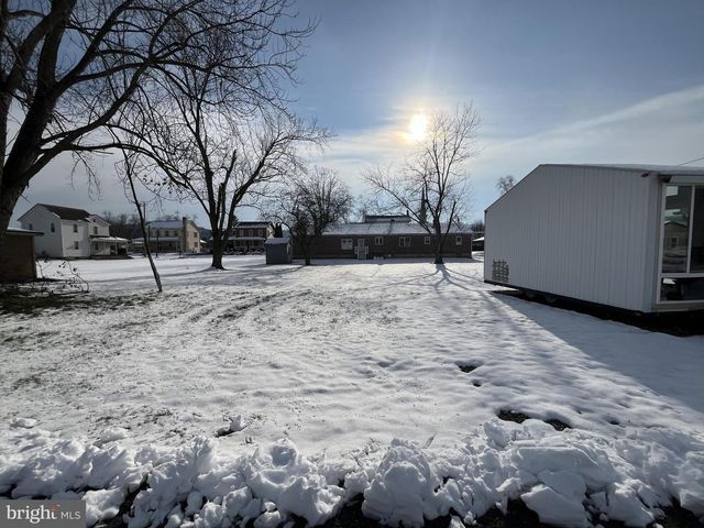 2 E NEW MARKET ST, Freeburg, PA 17827