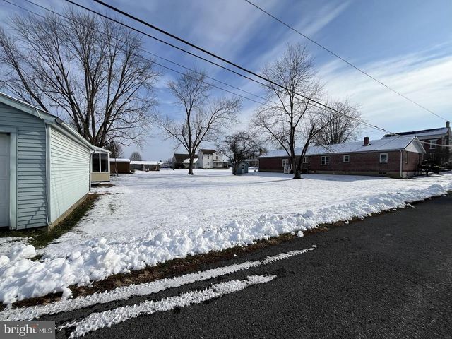2 E NEW MARKET ST, Freeburg, PA 17827