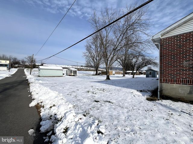 2 E NEW MARKET ST, Freeburg, PA 17827