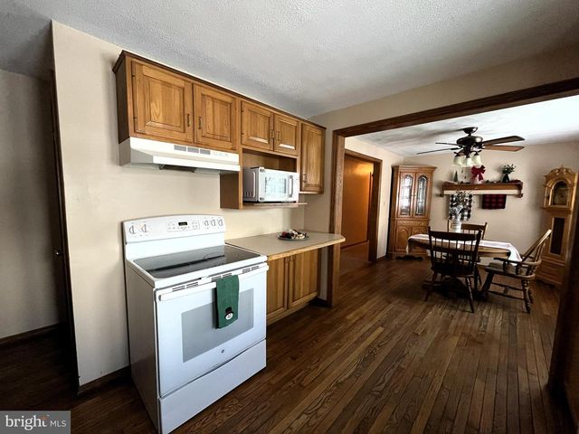 2 E NEW MARKET ST, Freeburg, PA 17827