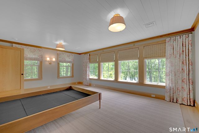 158 West Quasset Road, Woodstock, CT 06281