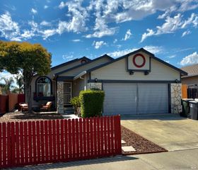 1100 Camellia Ln, Suisun City, CA 94585