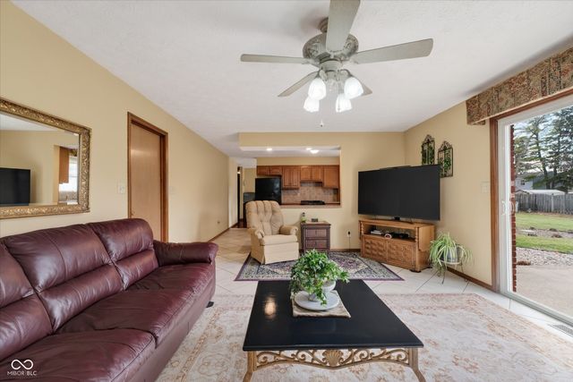 680 Colonial Way, Greenwood, IN 46142