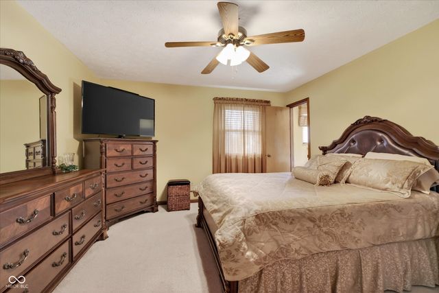 680 Colonial Way, Greenwood, IN 46142