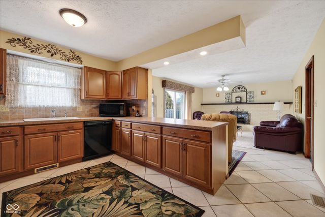 680 Colonial Way, Greenwood, IN 46142