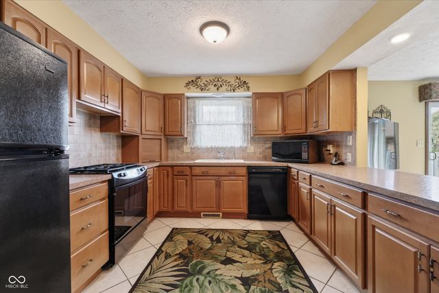 680 Colonial Way, Greenwood, IN 46142