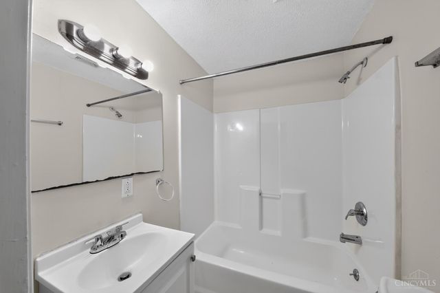 6718 E Ledge Street, Cincinnati, OH 45227