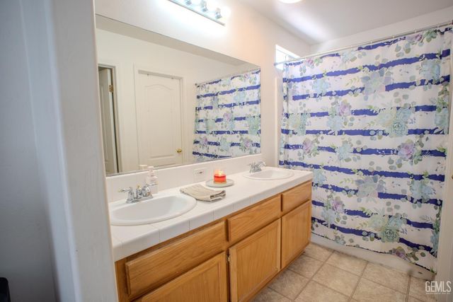 11713 Darlington Avenue, Bakersfield, CA 93312