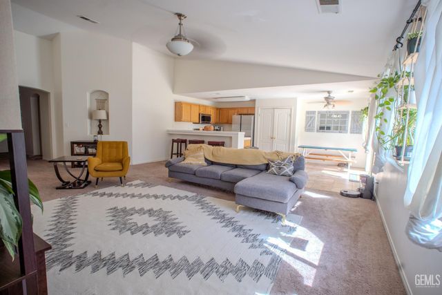 11713 Darlington Avenue, Bakersfield, CA 93312