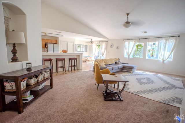 11713 Darlington Avenue, Bakersfield, CA 93312