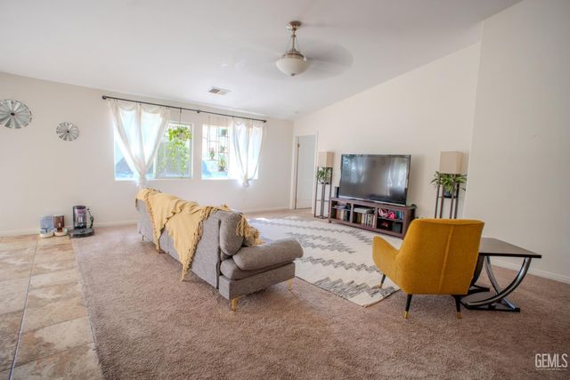 11713 Darlington Avenue, Bakersfield, CA 93312