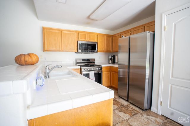 11713 Darlington Avenue, Bakersfield, CA 93312