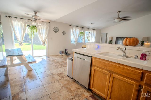 11713 Darlington Avenue, Bakersfield, CA 93312