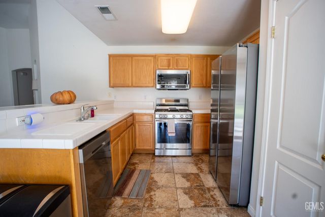 11713 Darlington Avenue, Bakersfield, CA 93312