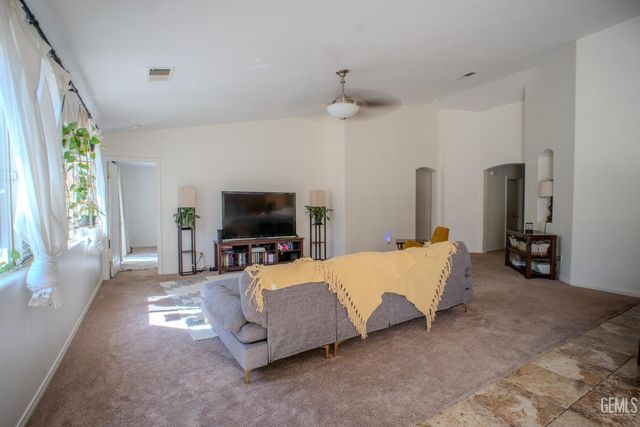 11713 Darlington Avenue, Bakersfield, CA 93312