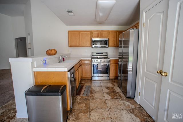 11713 Darlington Avenue, Bakersfield, CA 93312