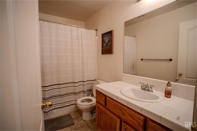 11713 Darlington Avenue, Bakersfield, CA 93312