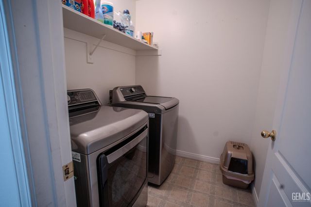 11713 Darlington Avenue, Bakersfield, CA 93312