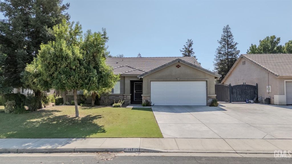 11713 Darlington Avenue, Bakersfield, CA 93312