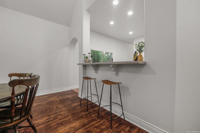 8330 WAYSIDE CRK, San Antonio, TX 78255