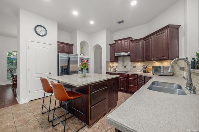 8330 WAYSIDE CRK, San Antonio, TX 78255