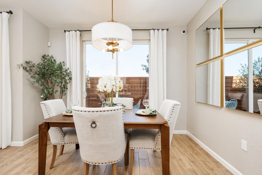 Image 13 of property listing at 1512 Bloom Lane, Clovis, CA 93619
