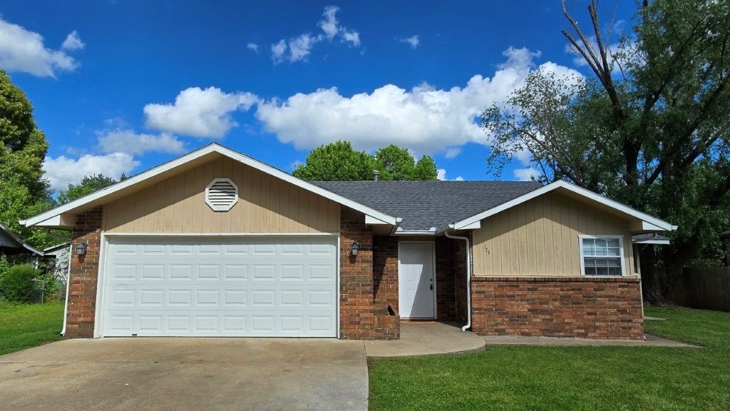 174 Township Drive, Centerton, AR 72719
