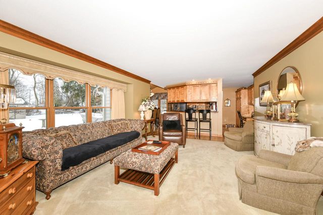 S74W14303 Settler WAY, Muskego, WI 53150