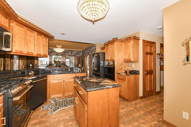 S74W14303 Settler WAY, Muskego, WI 53150