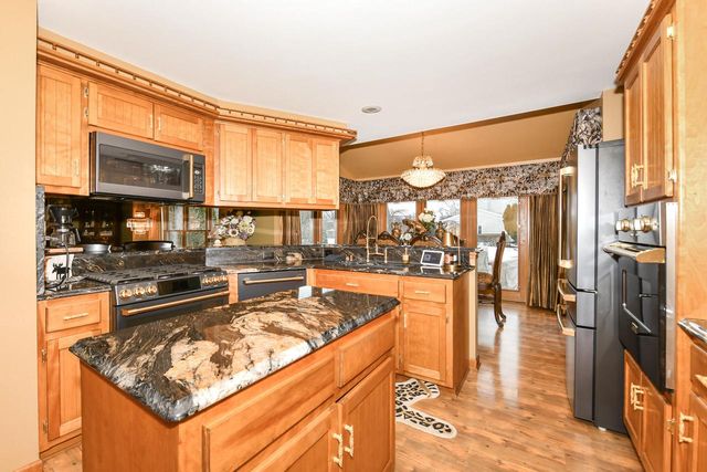S74W14303 Settler WAY, Muskego, WI 53150